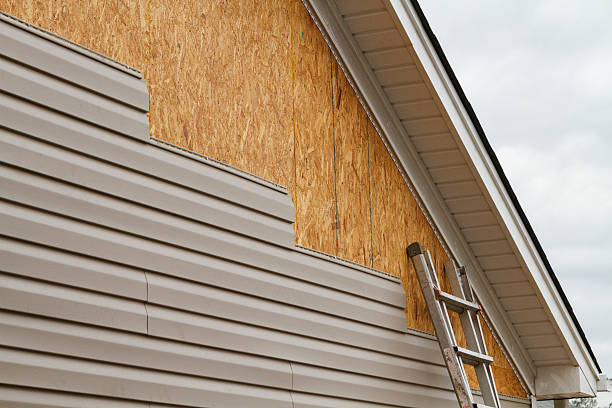 Professional Siding technician working in Glenwood Landing, NY